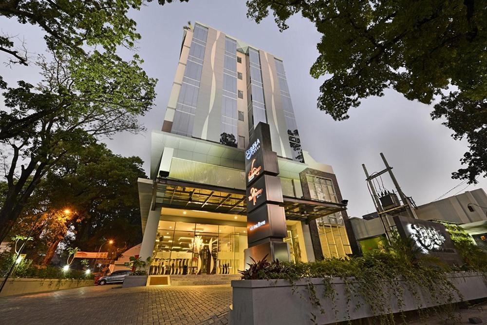 Serela Cihampelas By Kagum Hotels Bandung Exterior photo